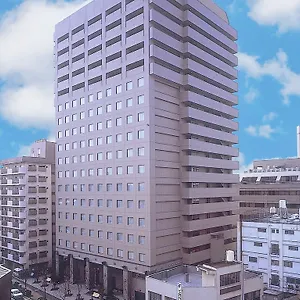 לבקר במלון